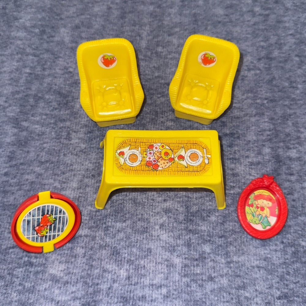 Vintage 1983 Strawberry Shortcake Doll Furniture Lot Table Chairs Picture Grill
